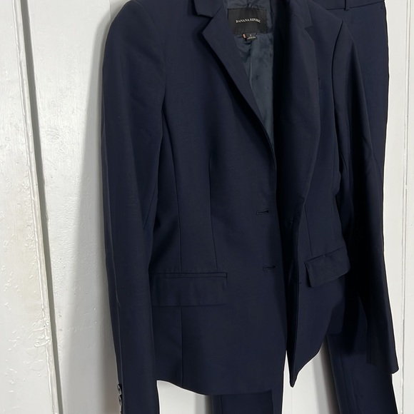 Banana Republic Navy Suit: blazer=2, pants=0 - Picture 4 of 10